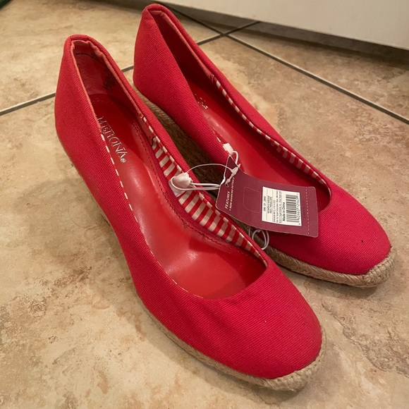 Brand new! Never been worn! Cute shoes for summer. - Picture 2 of 5